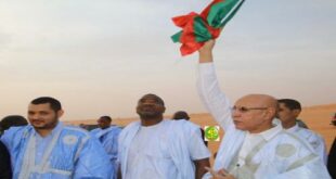 إشارة انطلاق سباق للإبل ضمن فعاليات مهرجان المدن القديمة من طرف رئيس الجمهورية الموريتانية