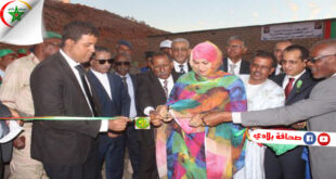 وزيرة المياه والصرف الصحي الموريتانية تقوم بتدشين توسعة شبكة المياه في مدينة اكجوجت