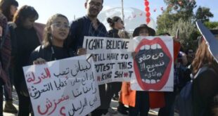 وقفة احتجاجية أمام البرلمان لتونسيات تندد بتمكين نائب متهم بالتحرش الجنسي من اداء اليمين الدستورية