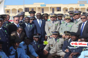 وزير الداخلية واللامركزية الموريتاني يوشح عددا من الموظفين