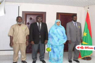 وزيرة الاسكان والعمران والاستصلاح الترابي الموريتانية توشح بعض موظفين