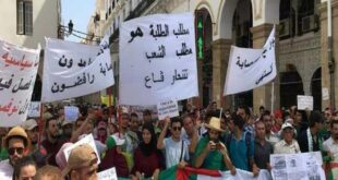 "أنصفوا الطلبة "شعارات حملها حاملي الشهادات العليا للمطالبة بحقوقهم