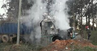 خطير...حريق يلتهم شاحنة كبيرة بين بشار و تندوف و يخلق الرعب وسط مستعملي الطريق