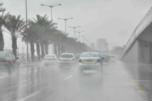 مصالح الأرصاد الجوية تحذر من تساقط أمطار رعدية قوية