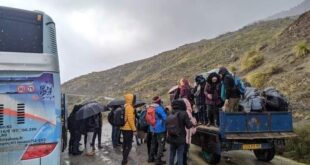 طلبة جامعة عنابة يستعملون "جرار" من أجل صعود قمم جبال بابور بسطيف.