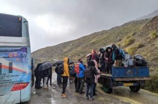 طلبة جامعة عنابة يستعملون "جرار" من أجل صعود قمم جبال بابور بسطيف.