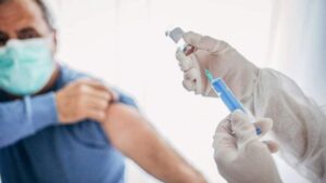 هام: الوزير الأول يصدر تعليماته لضمان وفرة اللقاح و هذا تاريخ الانطلاق في عملية التطعيم