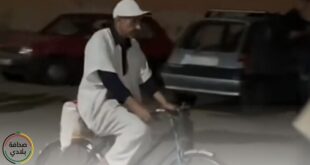 فيديو غايجيب ليك تبوريشة: رجل مسن يتبرع بكيس من الدقيق لضحايا الزلزال في موقف مؤثر