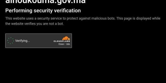 حاجز التحقق الأمني Cloudflare Performing security verification أمام زوار موقع alhoukouma.gov.ma