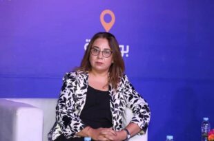 فاطمة السعدي الوزيرة المنتدبة المكلفة بالإسكان وسياسة المدينة خلال مراسم تسليم السلط